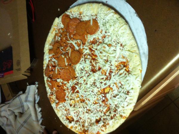 CantStopTheFunk's tweet image. Double pepperoni pizza turned into half-cheese, quadruple pepperoni pizza. #brownkidproblems