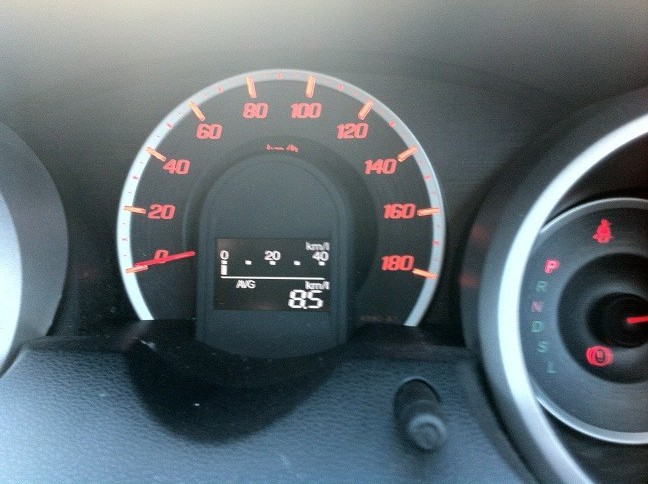 تويتر Kazumasa Iwkr على تويتر 社用車 Fit の平均燃費が 3リッター車並みに悪い件 Http T Co 11jbeyx