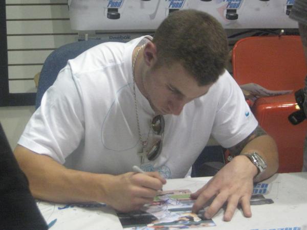 biggles14's tweet image. @CanasianMe hahahaha i know. what about this one. #meowmode