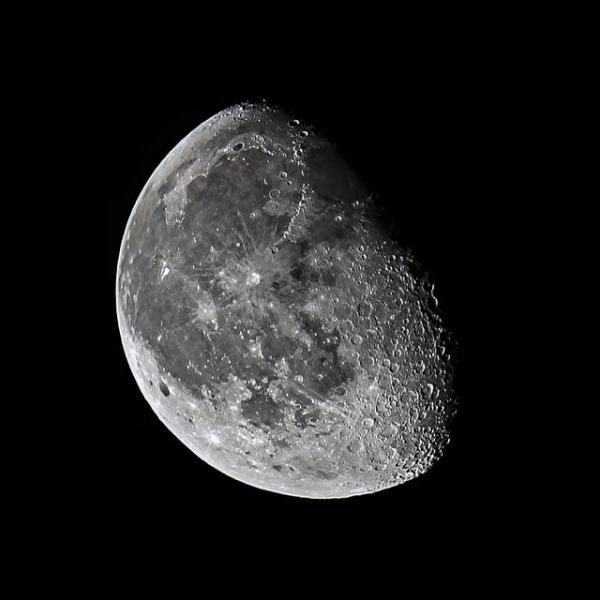capturecure's tweet photo. MOON AT NIGHT, Nicholas Pires 2011. Clear night skies during September. Living in London you learn to appreciate these. http://t.co/TUR7Zx9f