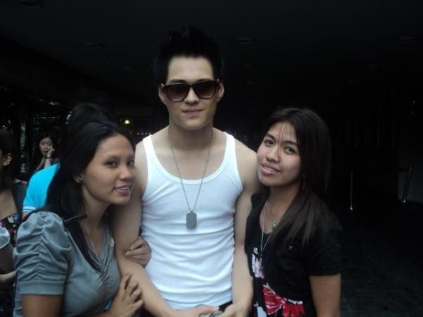 loves_pau's tweet photo. thnx for letting us, take this picture with you:),gwapo kna mabait kapa perfect:) @QuenGil @javy_gil http://t.co/3fYIkjW1