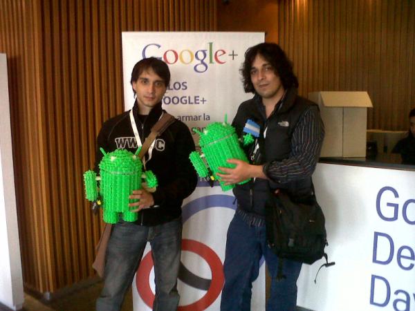 googleargentina's tweet photo. #GDD11 #GDD2011 primeros ganadores del Android c/ maletín Google+ Ivan @iv4nh03 y Maxi @mraffetto que juntaron los pins http://t.co/fxWb6AKo
