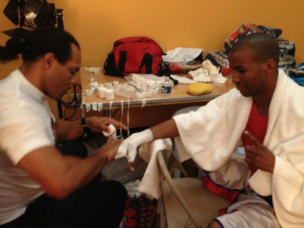 osunaespn's tweet photo. @RancesKidBlast getting hands wrapped for #FNF main event. Rances Barthelemy es bendado para la estelar de @ESPNBoxeo. http://t.co/HA2LaRTR