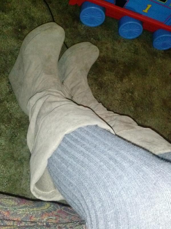 Socalbarbie22's tweet photo. My new boots I received in the mail Today :-) http://t.co/ZWGXBa4T