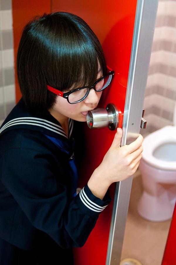 BrianElwoods's tweet image. Japanese 'schoolgirl' licking knob; stay away from the keyhole. #CrazyA$$Fetish