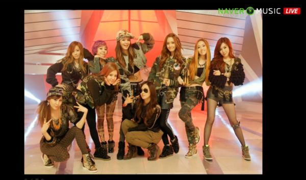 [PICS][6/1/2013]Girls' Generation @V Concert A_1_9JrCMAAS5b8