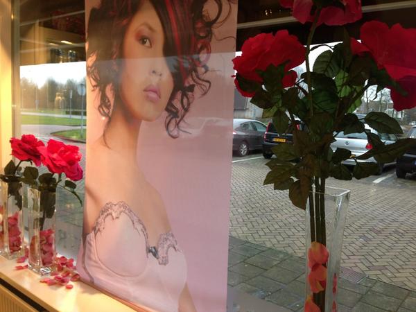 Zo het jaar kan beginnen met wat vrolijkheid in de Nieuwe Etalage van HairDesignASTRID