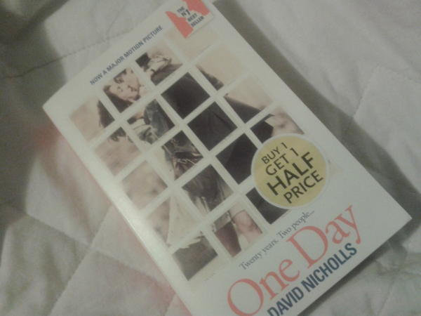 francymei's tweet image. At home with my headache...reading something in English #PracticeLanguage