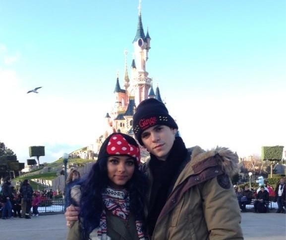 Little_MixFR's tweet photo. Jade et Sam à Disneyland Paris. http://t.co/VKq3BVWx