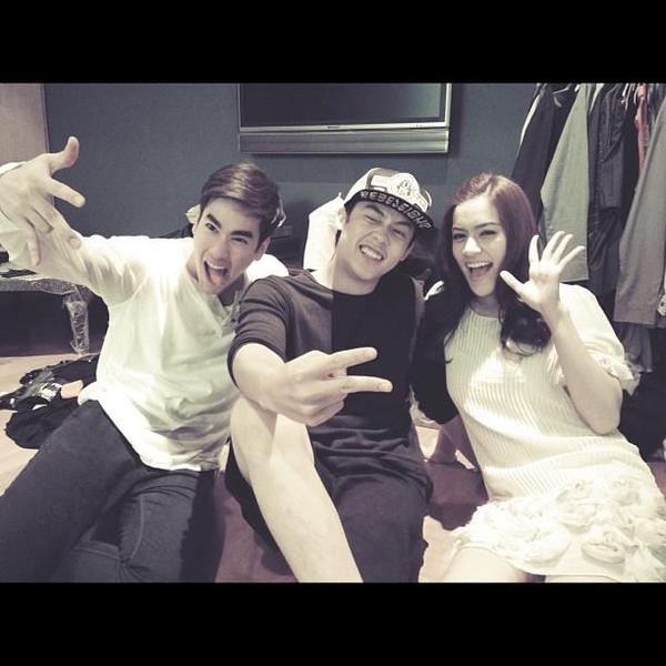 factOFsuperstar's tweet photo. แฟนๆของทั้ง2เรื่อง สบายใจได้เลย พี่หมากส่งต่อให้ พี่ณเดชน์ กับ พี่คิม ดูแลแฟนละครให้ด้วย:D รักกันไว้เถอะ IG:mark_prin http://t.co/6kwom2Hi