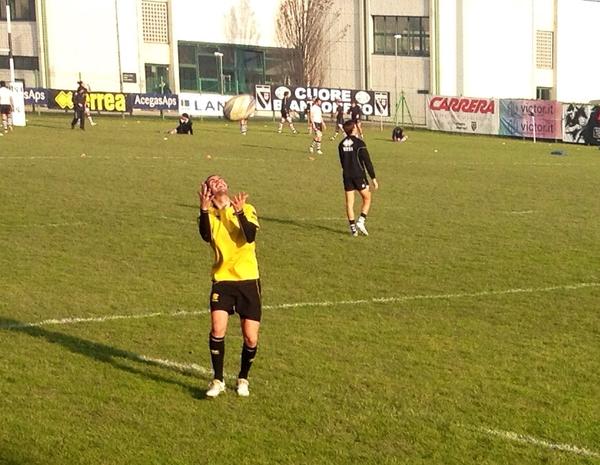 RugbyViadana's tweet image. Warm Up dei gialloneri. L&apos;ex Sintich &quot;cattura&quot; un up &amp;amp; under di Cipriani