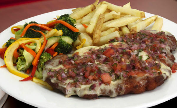 ¡Feliz Sábado! Nuestro recomendado a esta hora es una deliciosa Milanesa Gaucha.