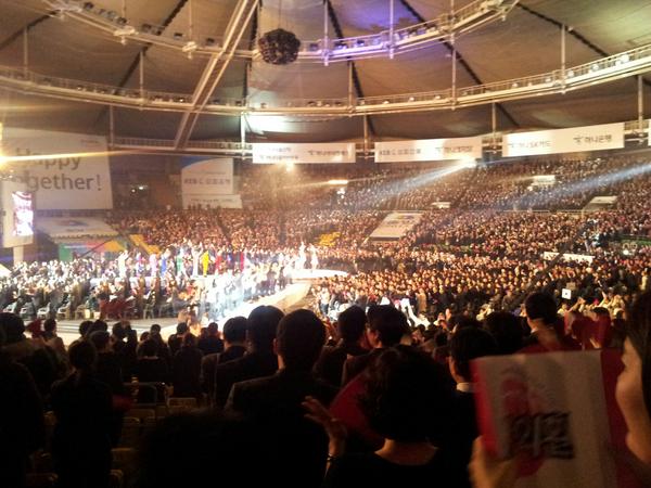 godbys's tweet photo. 하나금융그룹 출발행사.. 기억나는 멘트..  "네잎클로버의 꽃말은 행운이지만 세잎클로버의 꽃말은 행복이라는것! 하지만 많은 사람들이 행운을 찾으려 가까이 있는 행복을 발견하지 못하고 산다는것.. " http://t.co/k1oR33jS