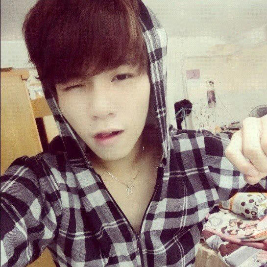 BboyTcha's tweet photo. Jamais connecter sur twitter moi hein ? :) http://t.co/TiDw2yak