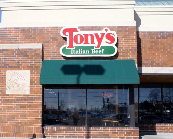 TonysBeef's tweet photo. Picture of the Palos Park location from the parking lot. http://t.co/lpPZRnwf