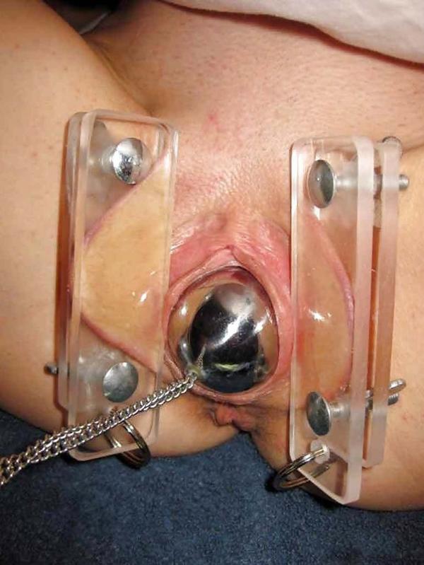 Tomasthetrue's tweet photo. "@Bi_CBT_Man: Kinky #bdsm #labiaclamps CC @YogaFlexible RT "@Madd8Hatter: http://t.co/TMzbYr1agn""so fucking hot