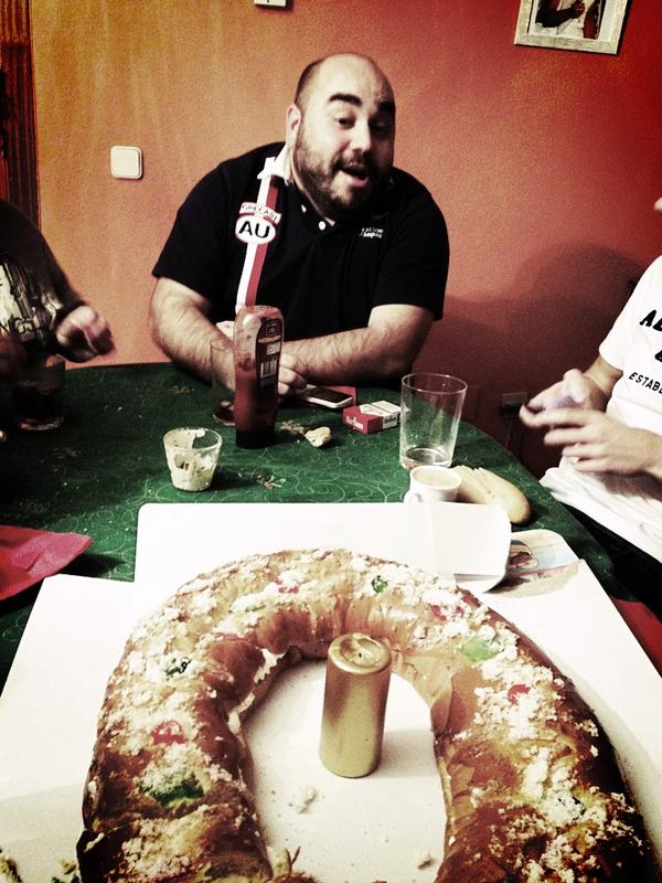 budyaby's tweet photo. Así sopla el amigo!!!vaya velón,jejejeje y para lo rellena de ketchup,vaya crack!!!jejejeje http://t.co/c8uq9YST