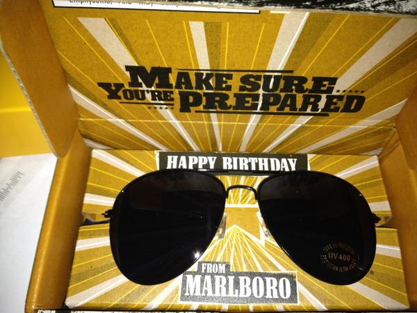 MunchBox_'s tweet photo. Smoking Kills &amp; Gets you presents!! http://t.co/94VmPCTZ