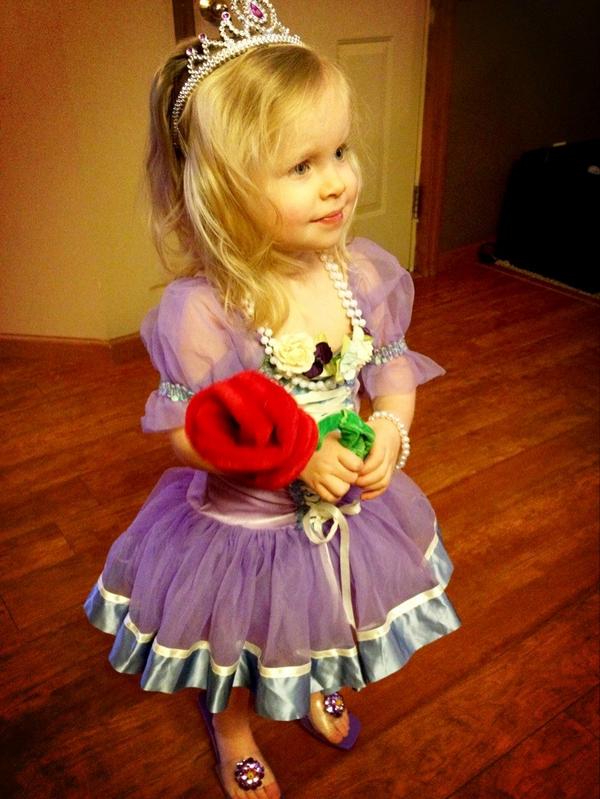 marciabeddall's tweet photo. Playing dress up! http://t.co/qWSPv6aK
