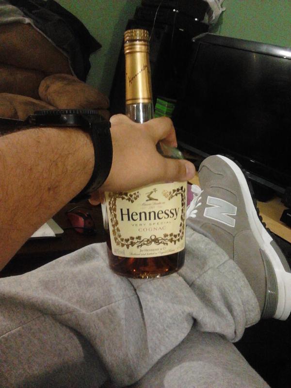 GilMaximumBully's tweet photo. My night good sofar lol http://t.co/34eZu5d2