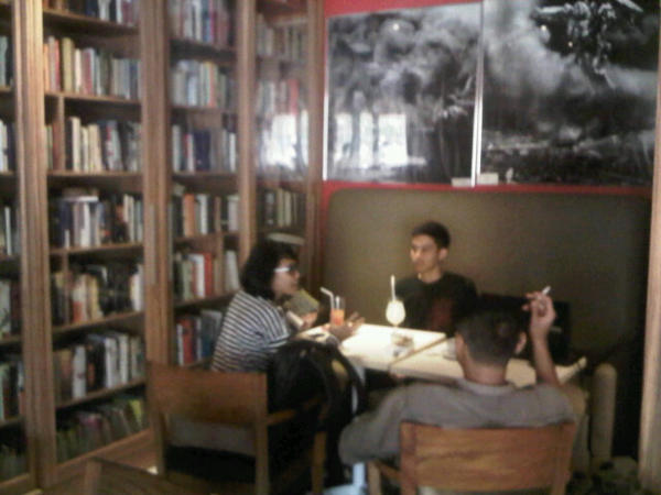 Si_Cepat's tweet photo. Tempatnya oke banget nih buat editing, hehe http://t.co/GFeOJQep