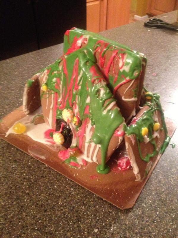 nickeleklund's tweet image. We tried #gingerbreadhouse #pointsforeffort