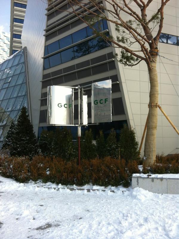 nexearth's tweet photo. http://t.co/uuIhI5YR
Vertical windturbine
Flap area : 2 square meter x3
Turn on speed : 2.5 m/s
Max power : 1kW http://t.co/fVXtGF0S