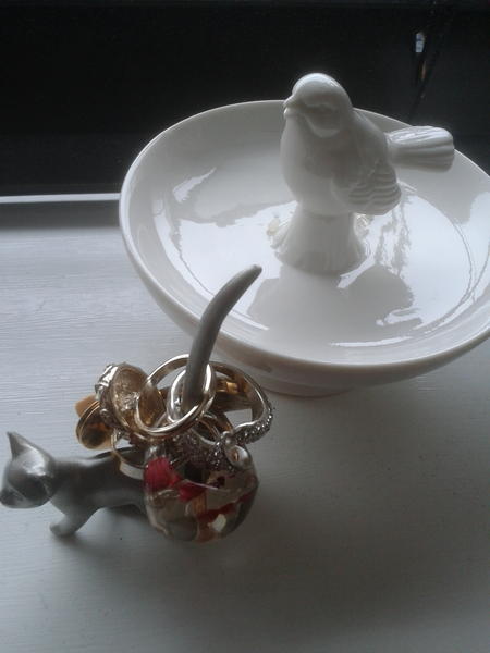 X_Nads's tweet image. My cute ring holders waiting to be filled #jewellery #ringstorage #howlongwillitstayorganised