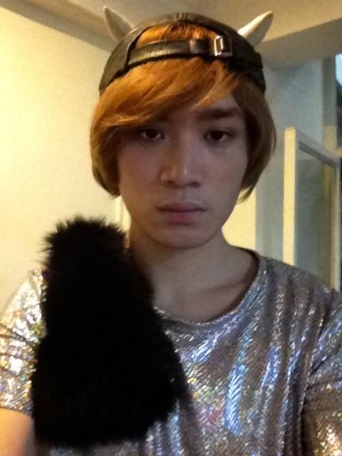 mavericklacson's tweet photo. Shoot for F Magazine Cambodia haha #kpop #osaccessories #saladday http://t.co/dRVys3fC
