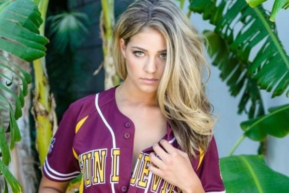 JerseyGemz's tweet photo. Here is a #Sexy girl representing her school spirit. #College #Az #Gem #Fun #Hot http://t.co/m14LUKLj