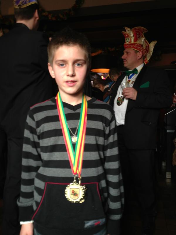 Bie graase van Vors en Wieze Raod is Finn Canton benuimp es Jeugprins 2013 euver 't Narreriek in Euverhaove, Zitterd