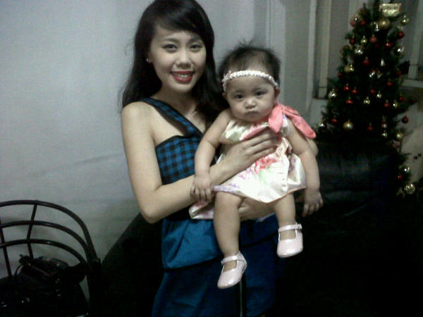 felizahermoso's tweet image. 1st christmas w my goddaughter Zya #tabaching #babylove ♥ @dangerouschiq