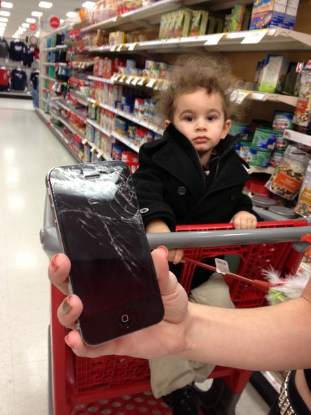 frenchonion's tweet photo. BROKEN PHONE!! Arrrhghghghfhgg!! http://t.co/zwTI1zv0