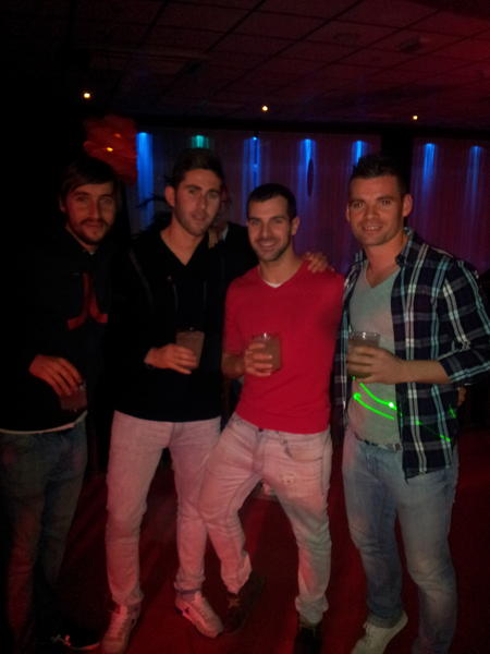 almohano's tweet photo. Buenas noxes ..oi ala cama pronto q la guerra a pausado @ferangelm http://t.co/Ir3DJoqn