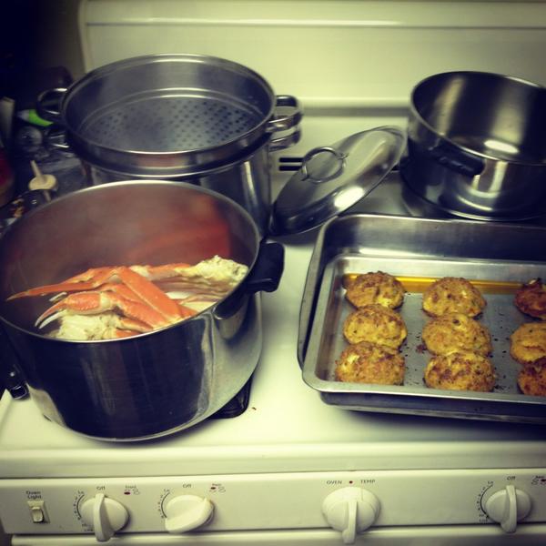 Zel_Diverse's tweet image. Crab Legs/Cake #DmvProblems #HappyHolidAysHoe