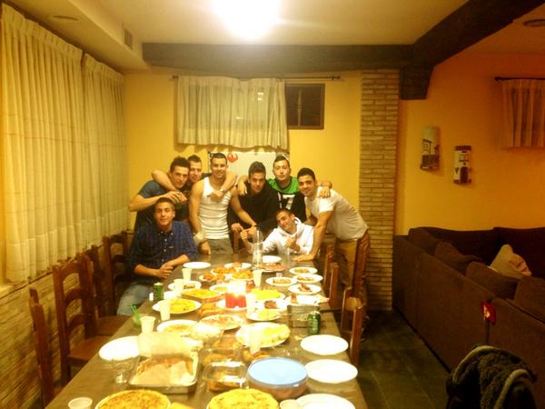 richiguay's tweet photo. cnik n condiciones conto2 ls compis @co0rtes @albertom1939 @franchescobene faltaba@crisguallar asi estabala pa(re)jica http://t.co/ZLuSohGR