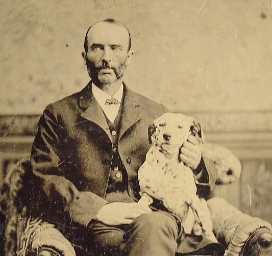 HammyDerWeiner's tweet photo. A gentlemen sitting with his doggy and holding him close from the 1880s http://t.co/RJpZ7FSS