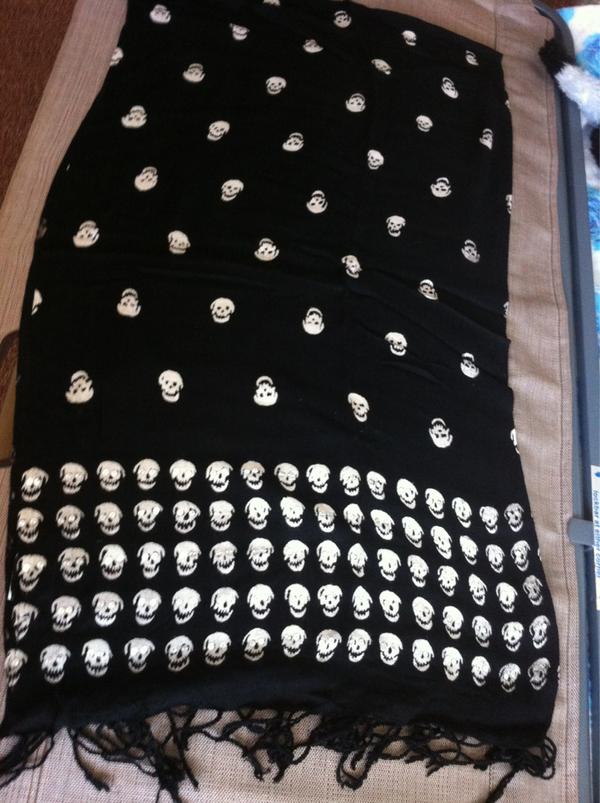 spacewolff's tweet photo. @PauleyP I got this scarf for Christmas today! It reminds me if something Abby would wear. Makes me love it even more. http://t.co/SZ2HdQIc