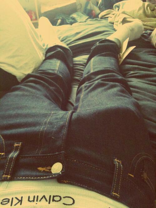 WilliamsWhithe's tweet image. y de que me sirve tener pantalones bonitos si nadie me los quita.. Ret.