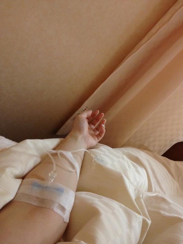 ArtDictator's tweet image. ってか…その部屋のそのベッド…同じく数十分前に僕も使ったやつ！(((^-^)))笑 RT @pamyurin: 点滴打って回復なう