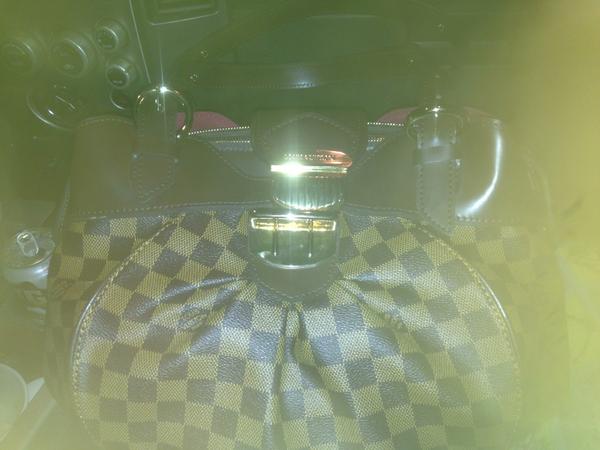andreamae77's tweet photo. My purse ❤❤❤ http://t.co/1I6GjQLQ