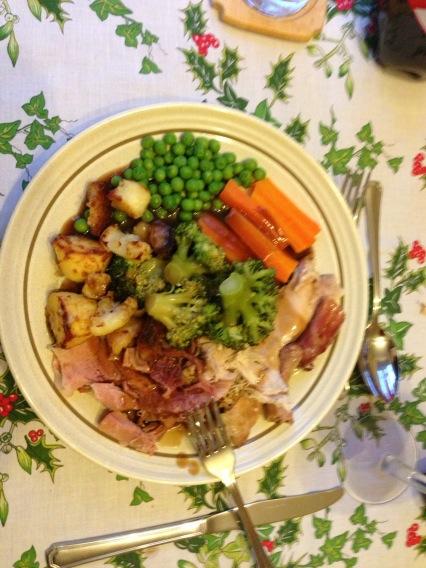 woodford_hannah's tweet image. Another Christmas dinner another after dinner nap #threeplates #christmas