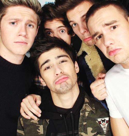 5SOSCalumHood's tweet photo. #onedirection 😍 http://t.co/KN9GZkme