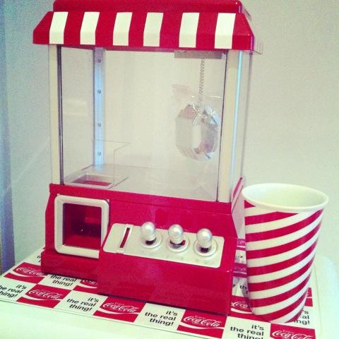 Glam_At_Heart's tweet image. BIG batteries please!! WANT CANDY EXPLOSION!🍭🍭🍭🍭 #candygrabber #present