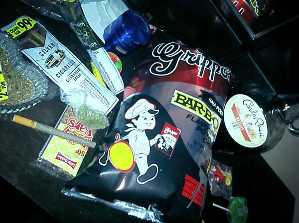 LuciusMayfield's tweet image. In other words I Roll up #PacCC #SwisherSweets #FilterTip #Rossi #Grippos #Libra #hatebeinsober🚀🌲🌲💯👌😎😝