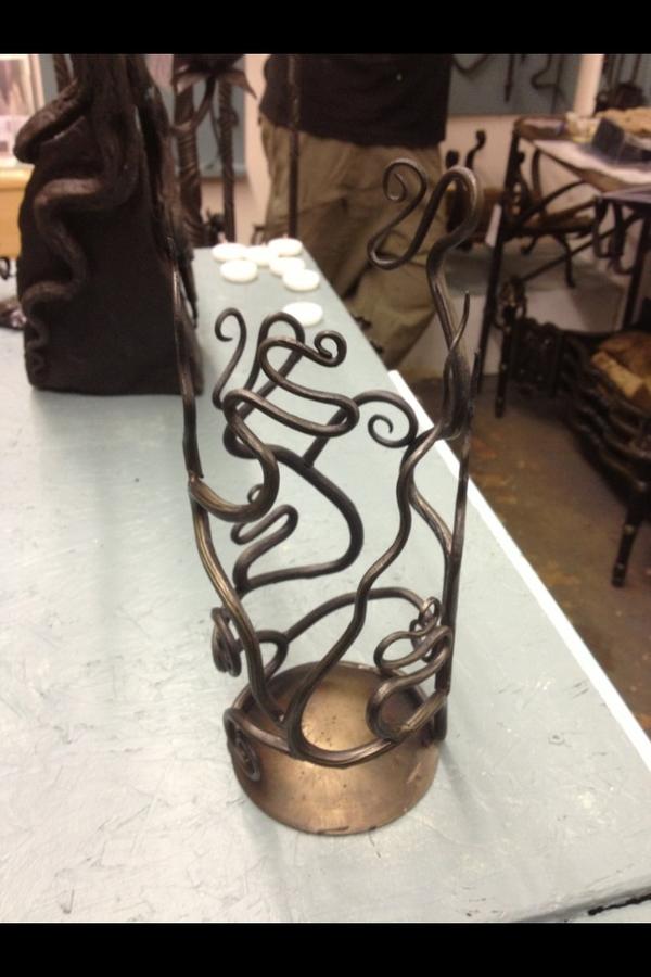 GwarBar's tweet photo. Weird Bottle Holder http://t.co/54jCppJC