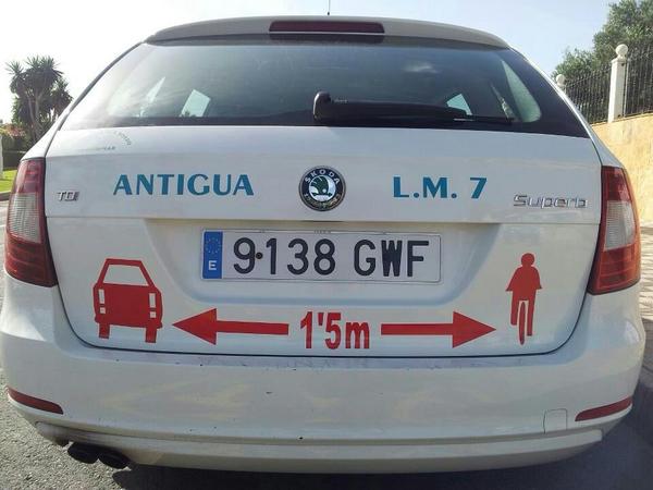 nicowardmunoz's tweet photo. RT @bcntriathlon: Nosotros queremos esa pegatina! "@tana_ftv: Bonita iniciativa de un taxista en Fuerteventura  RT http://t.co/YULtBPzE"