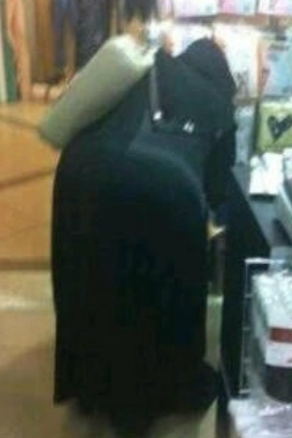 alkhobar_both's tweet photo. #عبايةـضيقة http://t.co/bzf4ahPb