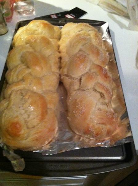 rabbilaufer's tweet image. Not a total #challahfail. We'll see how they taste.