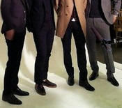 이종혁,김민종,장동건,김수로 RT<a href="/Mangosix_kr/">망고식스 (MANGOSIX)</a>: 빛나는기럭지의품격!어제 망고식스도산사거리점에서 있었던 신사의품격 4인방 화보촬영중 기럭지들이랍니다. 왼쪽부터 순서대로 누구인지 맞춰보셈. 29일(토)08시까지